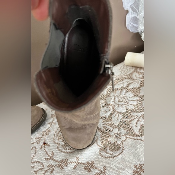 Clark’s Brown Leather Ankle Boots Heeled Booties Size 6.5 - Picture 15 of 16